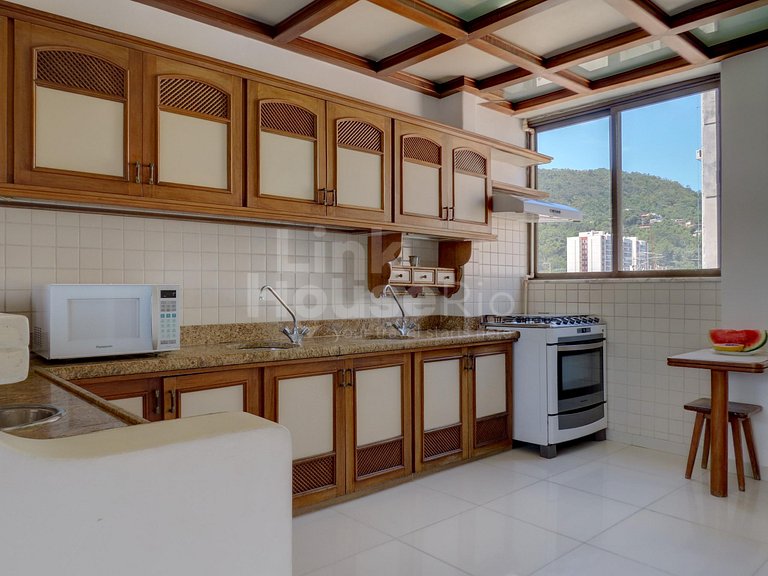 Linda Cobertura Lineal com Jacuzzi e Vista Mar em Copacabana