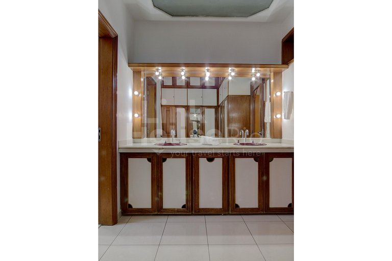 Linda Cobertura Lineal com Jacuzzi e Vista Mar em Copacabana