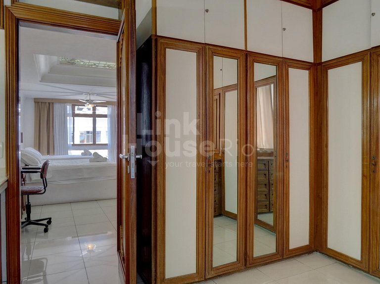 Linda Cobertura Lineal com Jacuzzi e Vista Mar em Copacabana