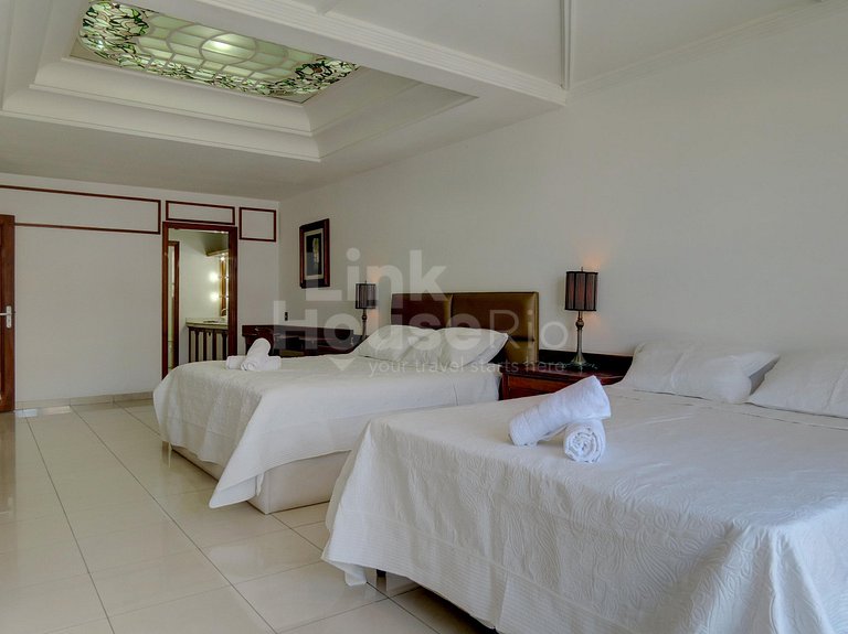 Linda Cobertura Lineal com Jacuzzi e Vista Mar em Copacabana