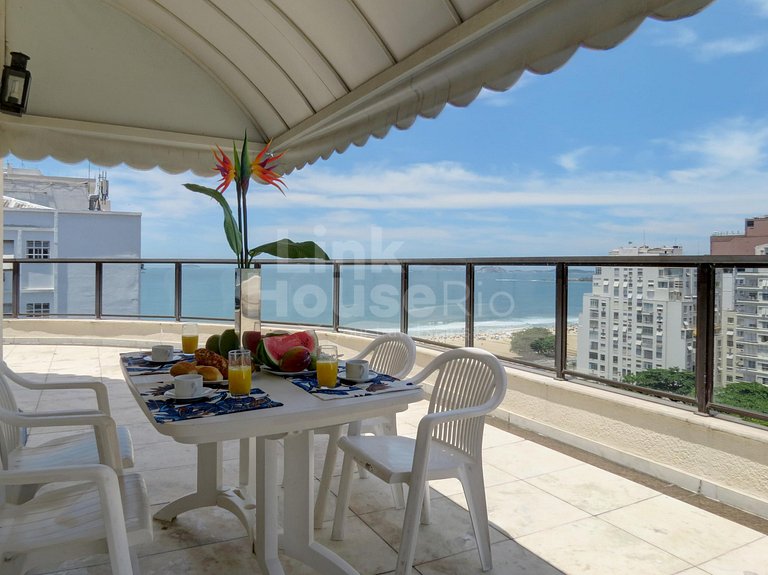 Linda Cobertura Lineal com Jacuzzi e Vista Mar em Copacabana