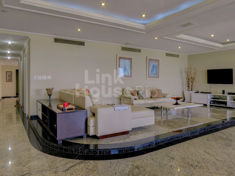 Apartamento Gigante com Varandão Frontal Mar no Melhor Ponto