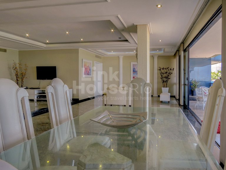 Apartamento Gigante com Varandão Frontal Mar no Melhor Ponto