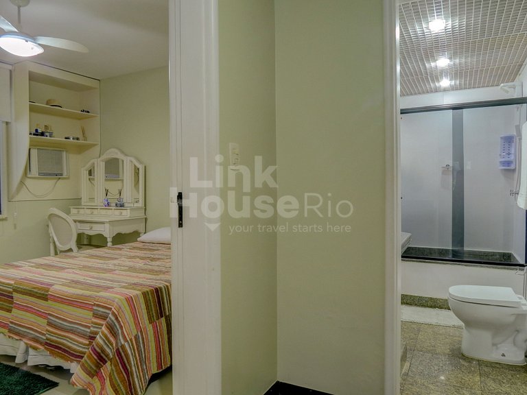 Apartamento Gigante com Varandão Frontal Mar no Melhor Ponto