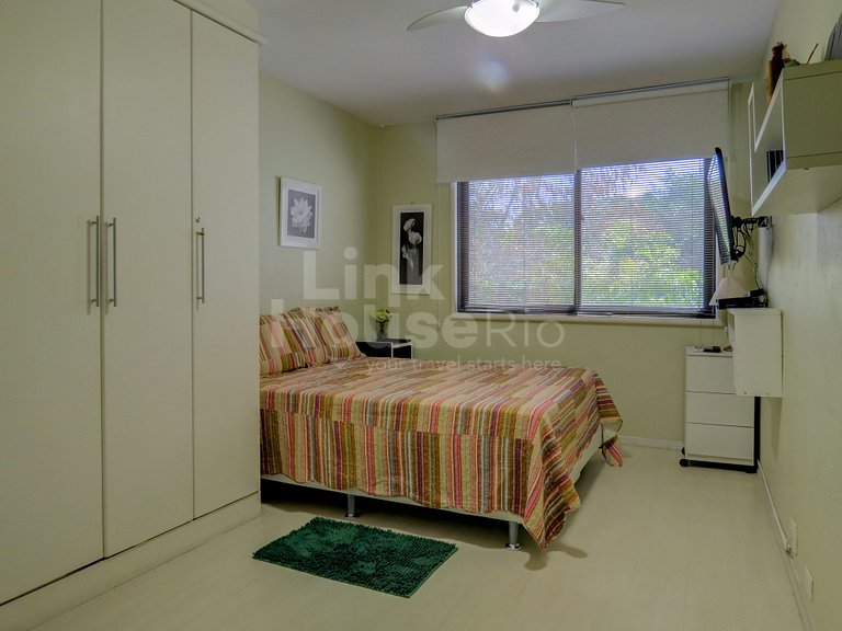 Apartamento Gigante com Varandão Frontal Mar no Melhor Ponto