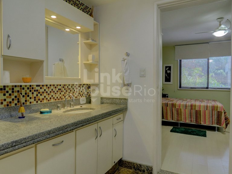 Apartamento Gigante com Varandão Frontal Mar no Melhor Ponto