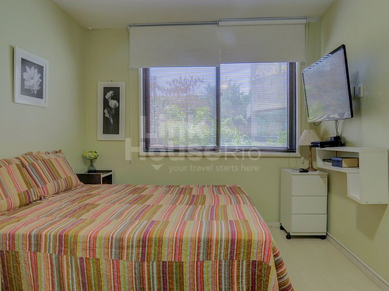 Apartamento Gigante com Varandão Frontal Mar no Melhor Ponto