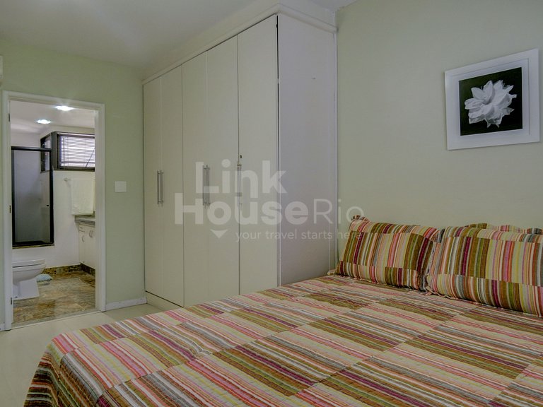 Apartamento Gigante com Varandão Frontal Mar no Melhor Ponto
