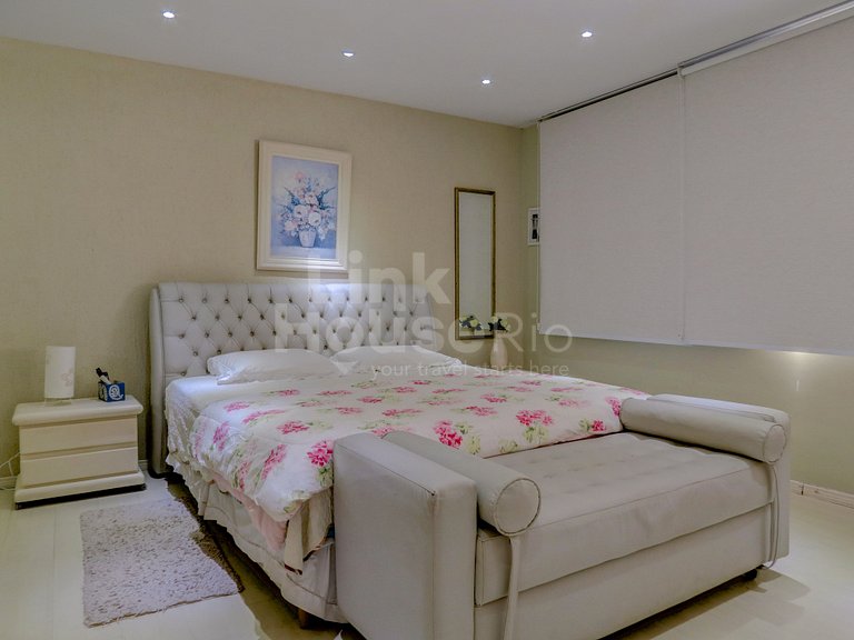 Apartamento Gigante com Varandão Frontal Mar no Melhor Ponto