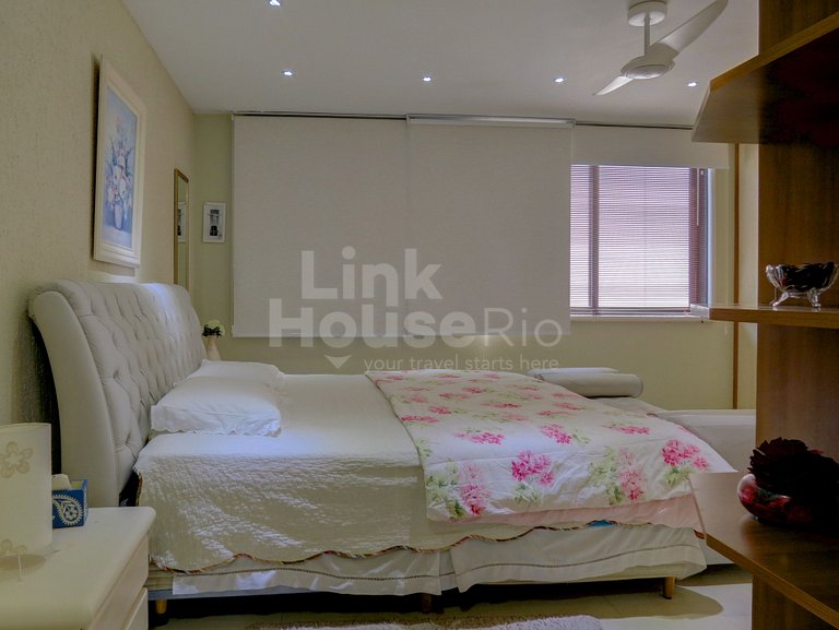 Apartamento Gigante com Varandão Frontal Mar no Melhor Ponto