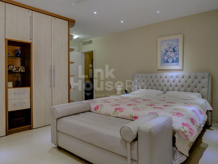 Apartamento Gigante com Varandão Frontal Mar no Melhor Ponto