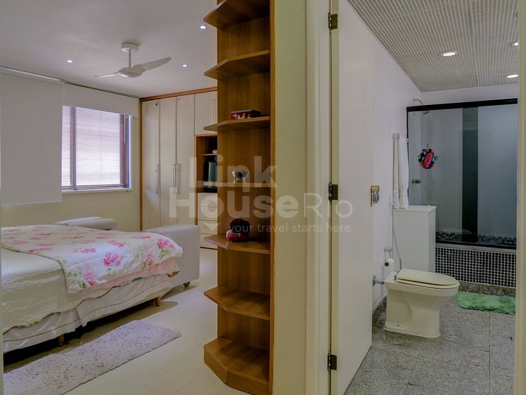 Apartamento Gigante com Varandão Frontal Mar no Melhor Ponto