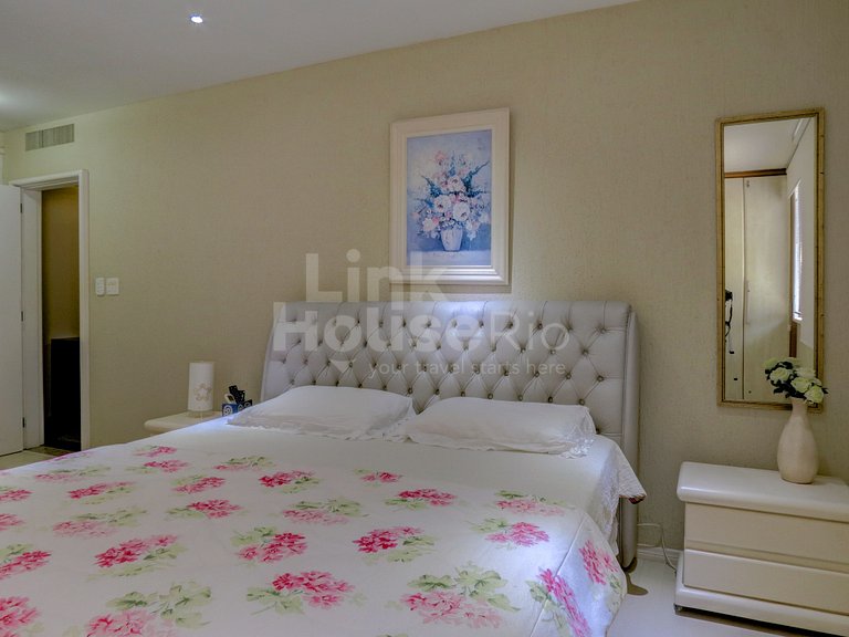 Apartamento Gigante com Varandão Frontal Mar no Melhor Ponto