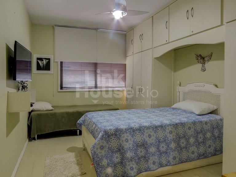 Apartamento Gigante com Varandão Frontal Mar no Melhor Ponto