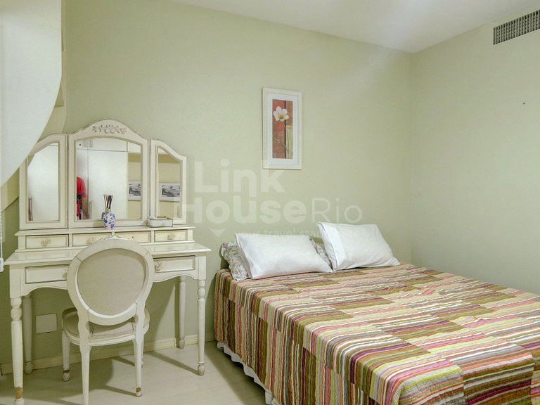 Apartamento Gigante com Varandão Frontal Mar no Melhor Ponto