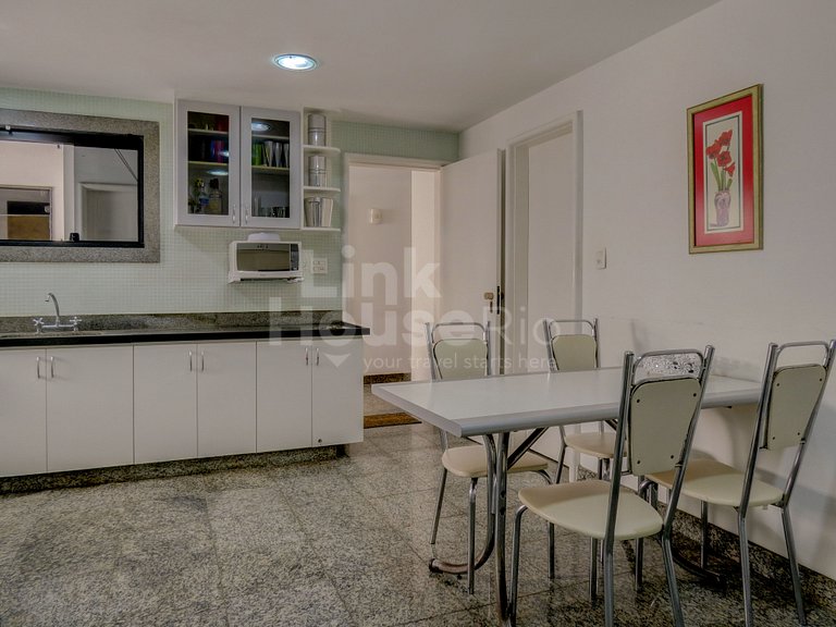 Apartamento Gigante com Varandão Frontal Mar no Melhor Ponto