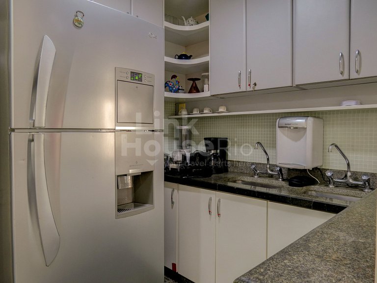 Apartamento Gigante com Varandão Frontal Mar no Melhor Ponto