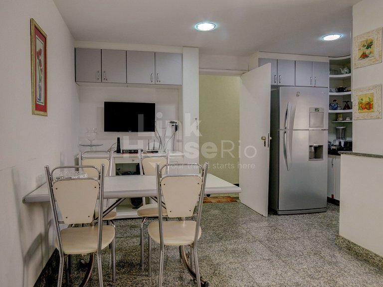 Apartamento Gigante com Varandão Frontal Mar no Melhor Ponto