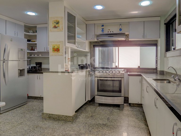 Apartamento Gigante com Varandão Frontal Mar no Melhor Ponto