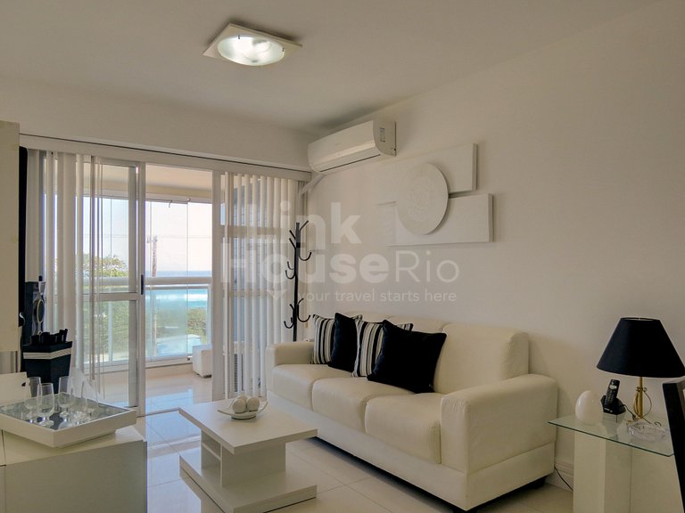Front Beach Boutique 2-Suites in Barra B11-003
