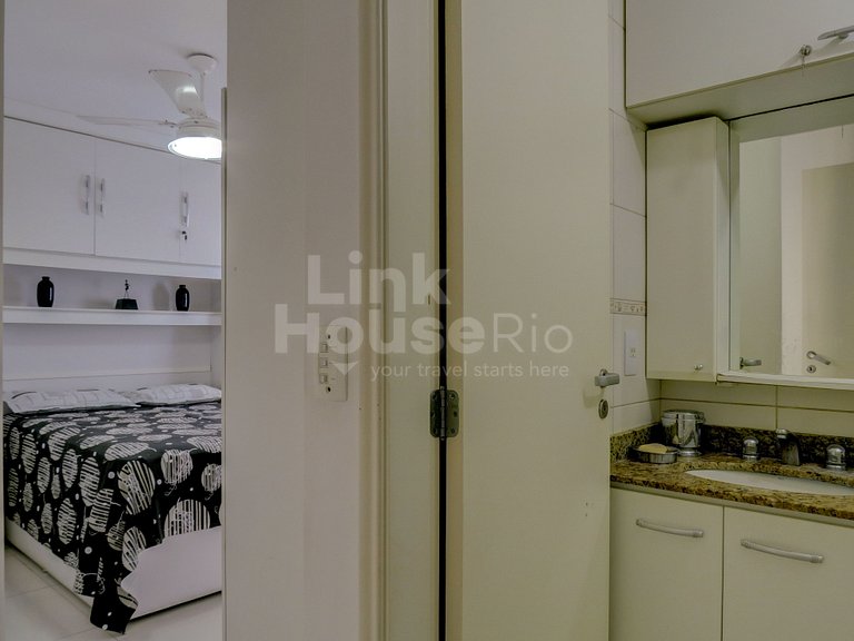 Front Beach Boutique 2-Suites in Barra B11-003