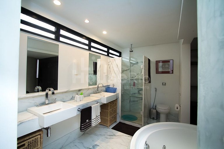 LinkHouse - SUA CASA DESCOLADA COM VARANDÃO EM FRENTE AO MAR