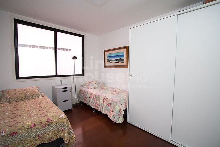 LinkHouse - YOUR BEACH FRONT HOME W/ BALCONY #B1-0023