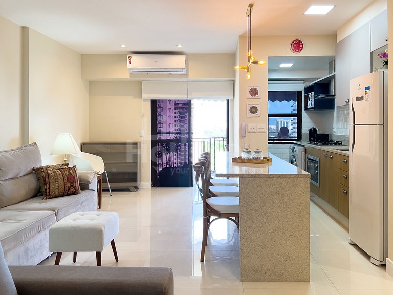 Lindo Flat com Varanda e Vista Panorâmica no Coração da Barr