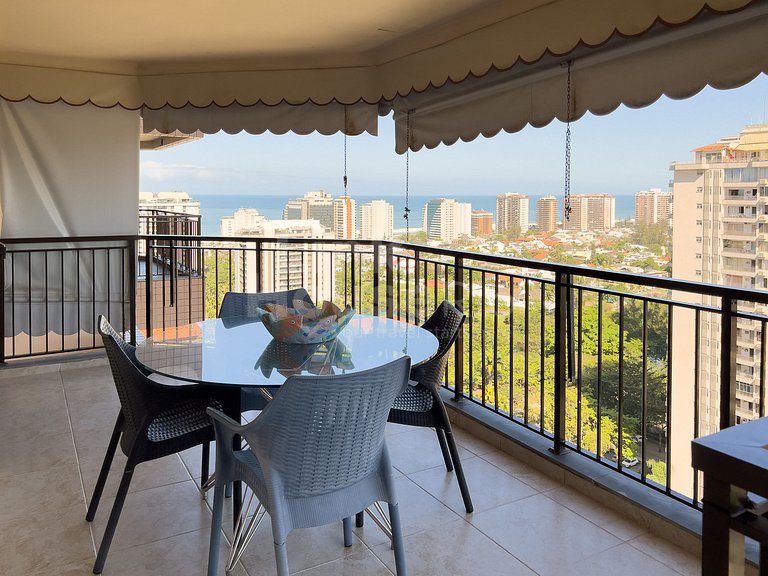 Aconchegante Flat com Varanda Grande e Vista Linda da Barra