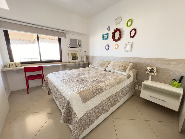 Aconchegante Flat com Varanda Grande e Vista Linda da Barra