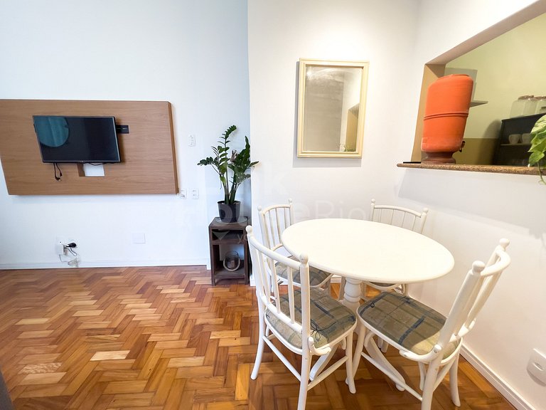 Apartamento Lindo e Confortável de Lado à Praia de Copacaban