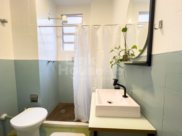 Apartamento Lindo e Confortável de Lado à Praia de Copacaban