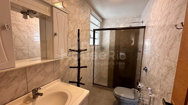 Apartamento Espaçoso a 1 quadra da praia B2-001