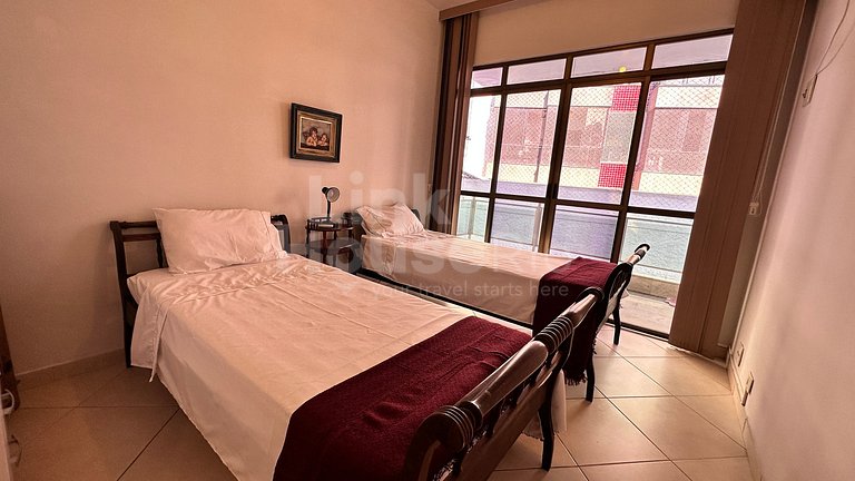 Apartamento Espaçoso a 1 quadra da praia B2-001